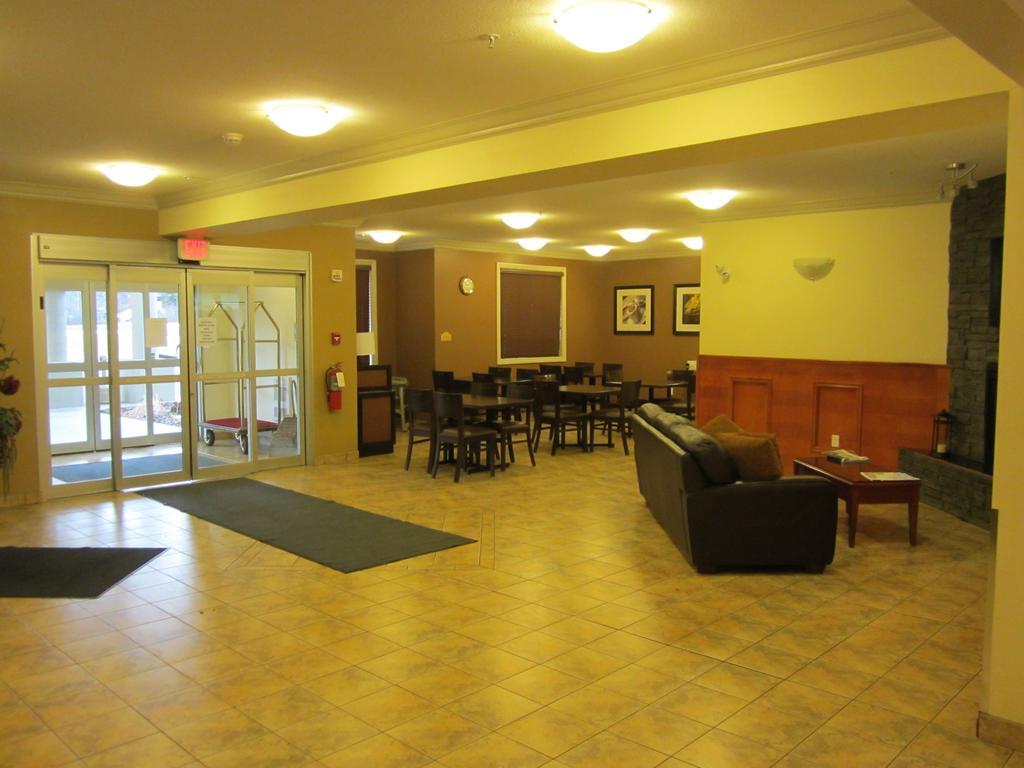 Trend Mountain Hotel & Conference Centre Tumbler Ridge Esterno foto