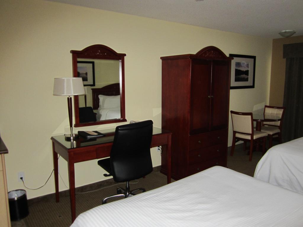 Trend Mountain Hotel & Conference Centre Tumbler Ridge Camera foto