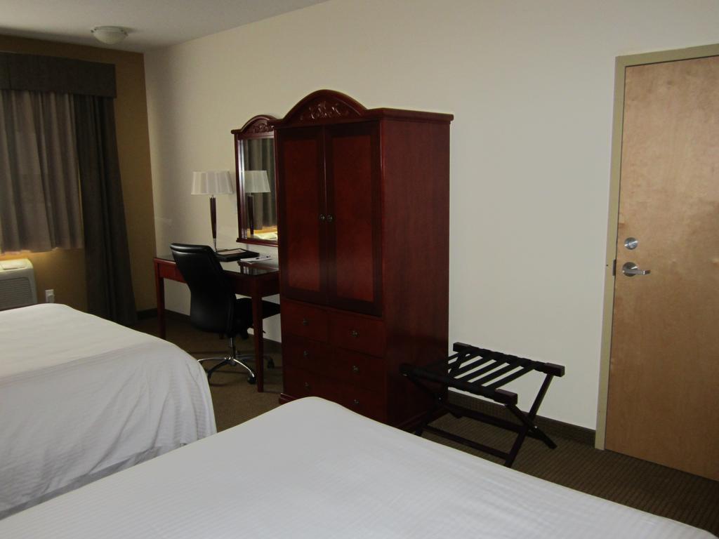 Trend Mountain Hotel & Conference Centre Tumbler Ridge Esterno foto