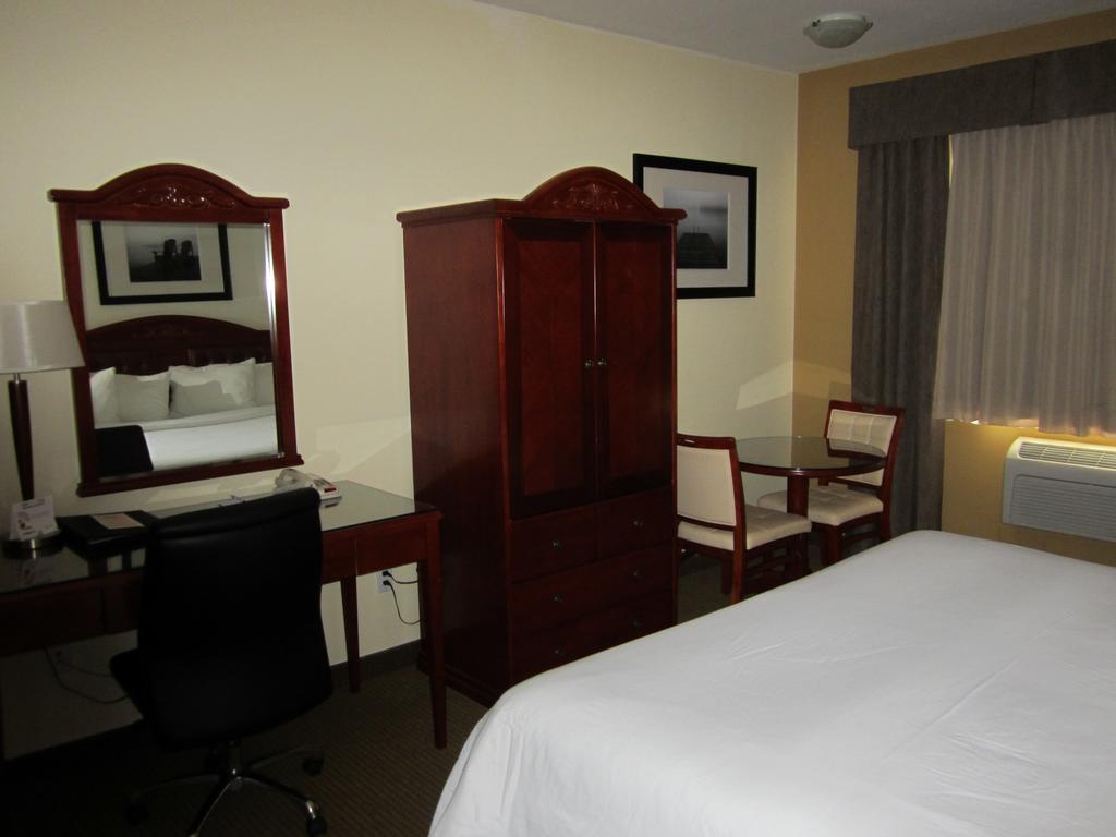 Trend Mountain Hotel & Conference Centre Tumbler Ridge Esterno foto