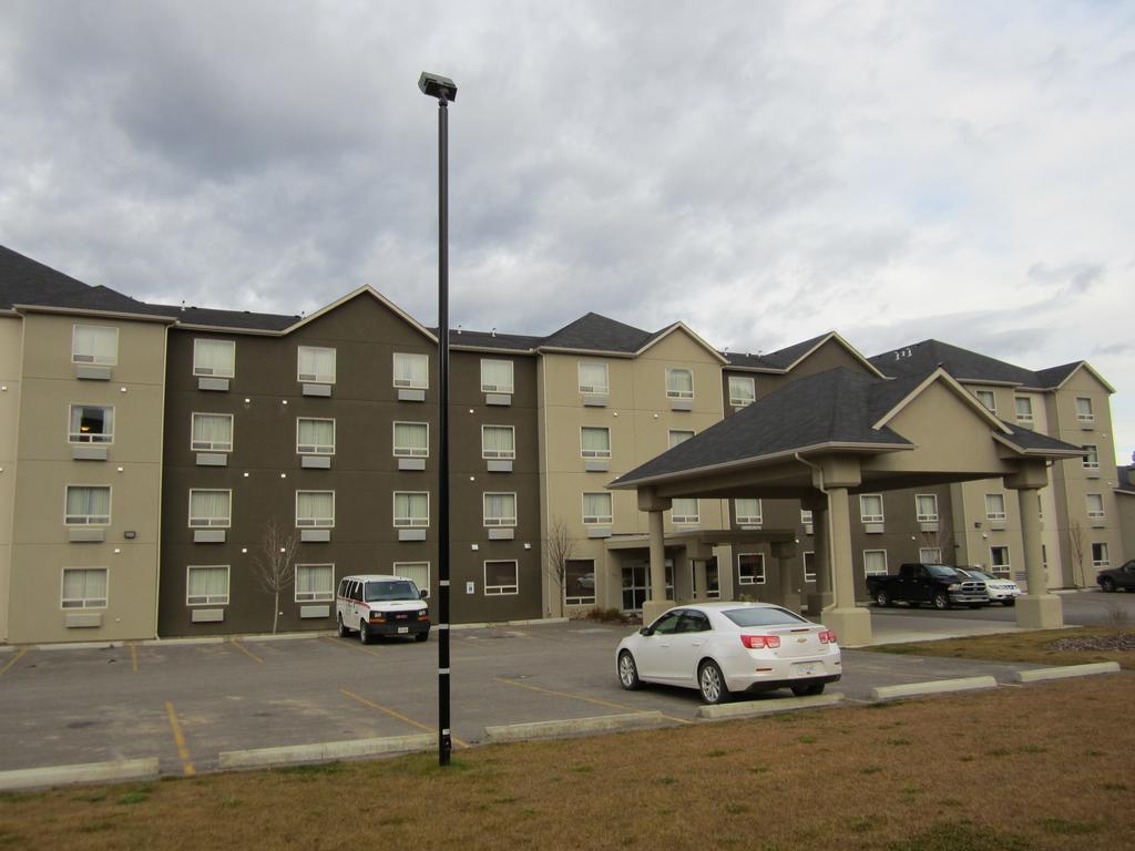Trend Mountain Hotel & Conference Centre Tumbler Ridge Esterno foto