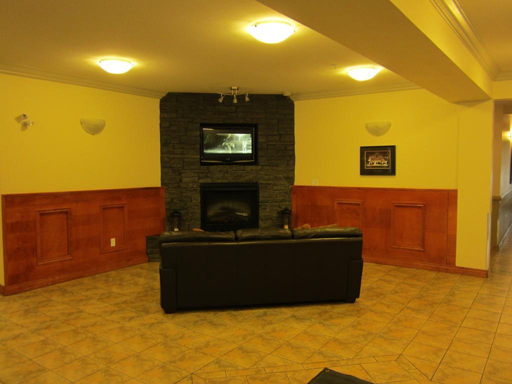Trend Mountain Hotel & Conference Centre Tumbler Ridge Esterno foto