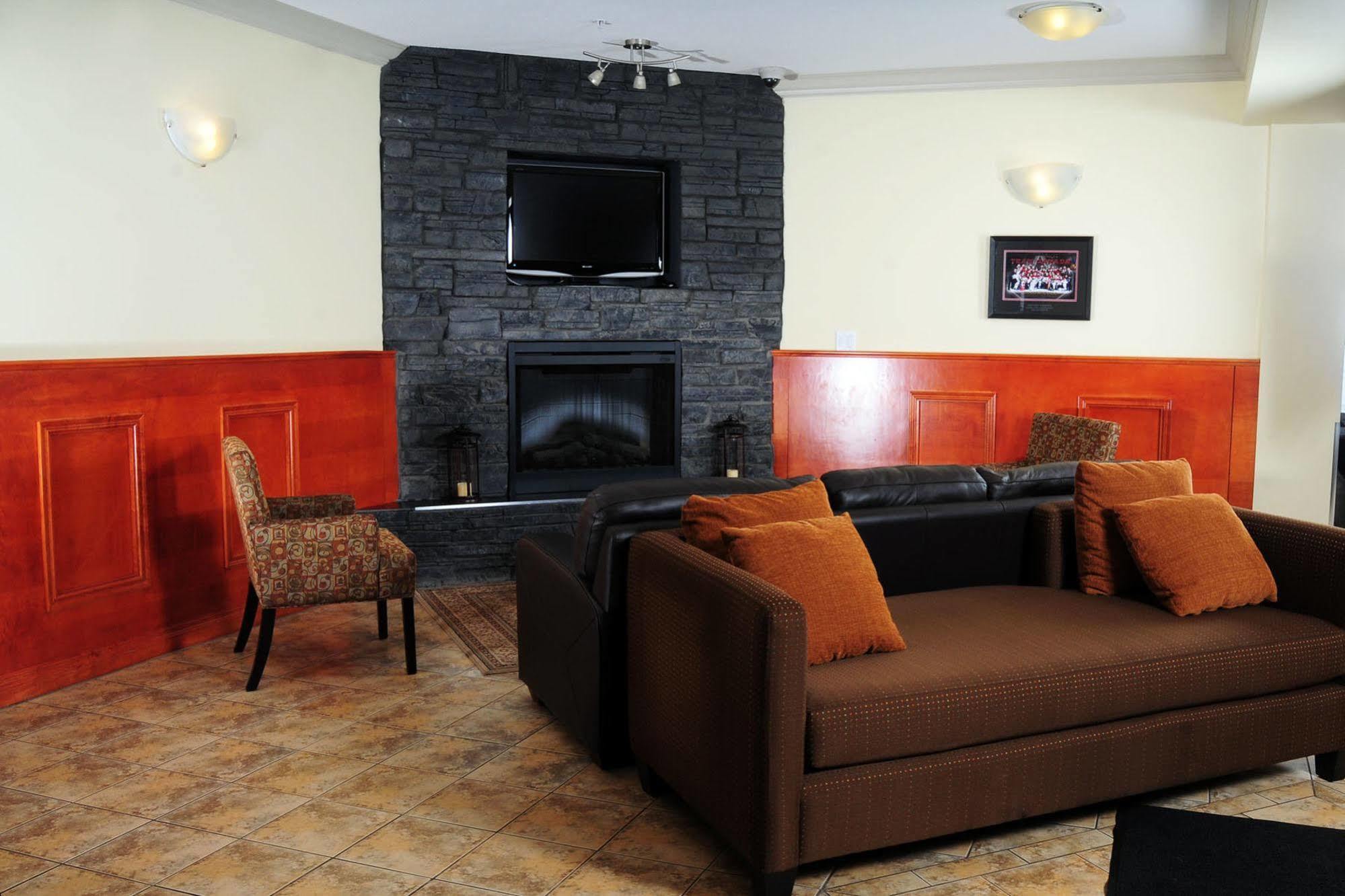 Trend Mountain Hotel & Conference Centre Tumbler Ridge Esterno foto