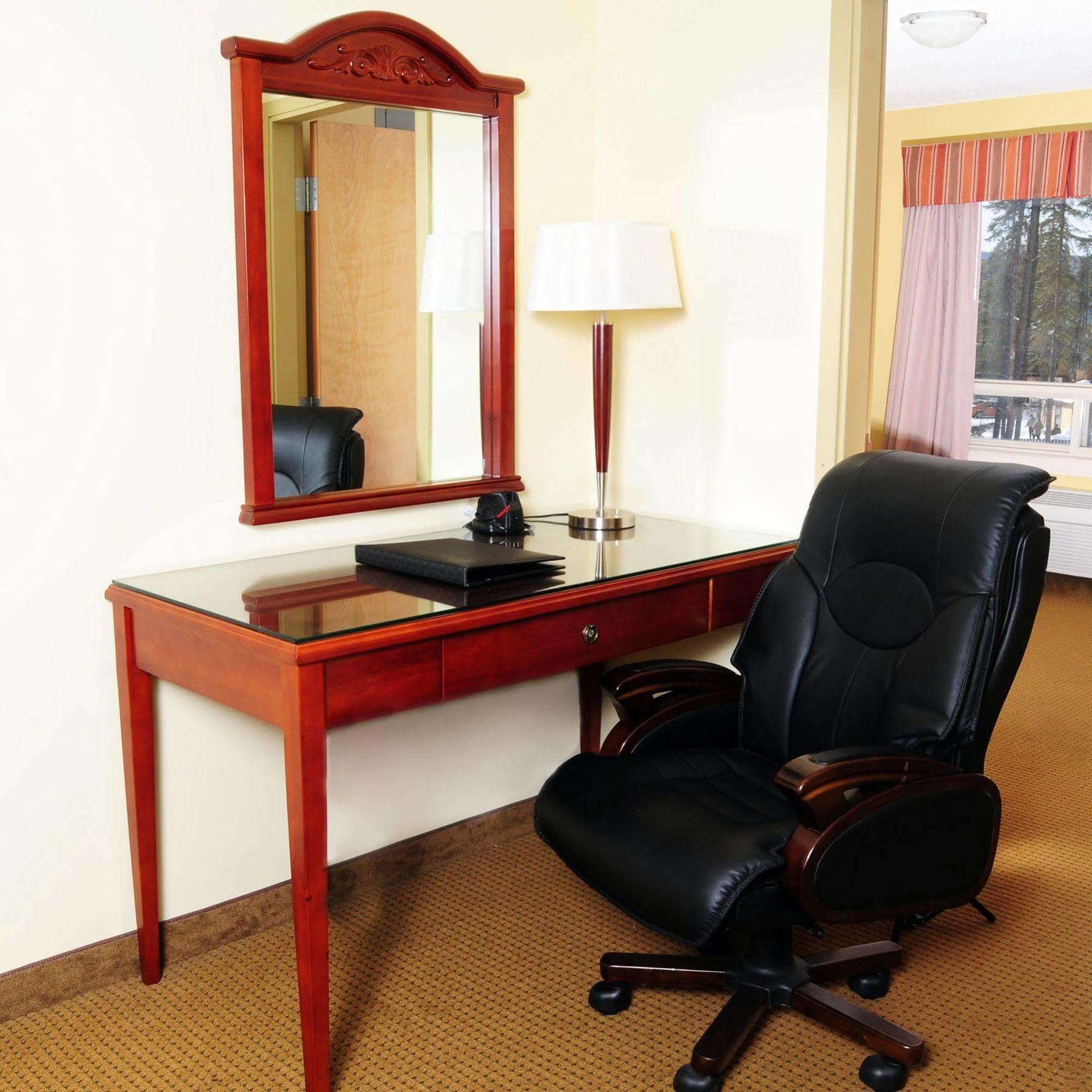 Trend Mountain Hotel & Conference Centre Tumbler Ridge Esterno foto