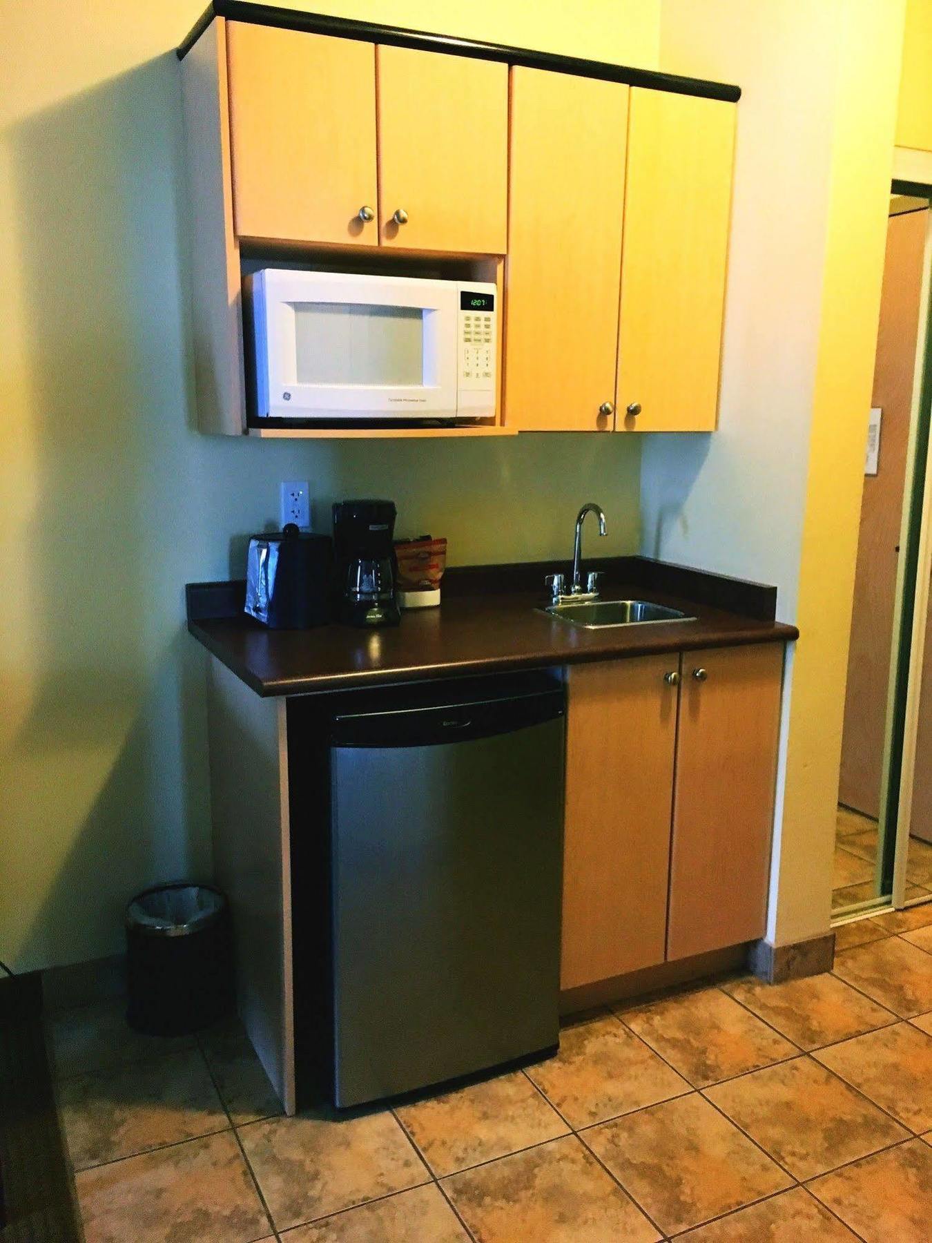 Trend Mountain Hotel & Conference Centre Tumbler Ridge Esterno foto