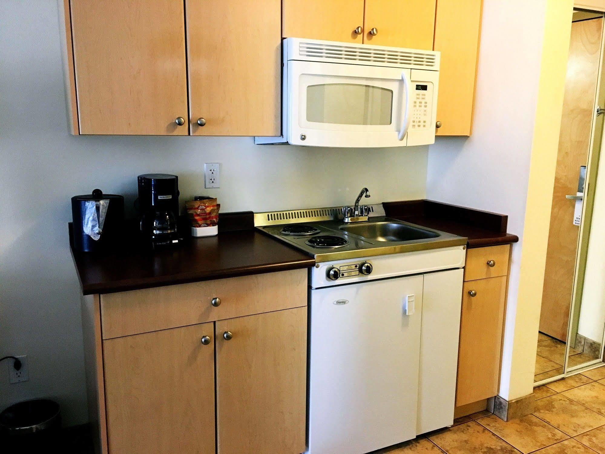 Trend Mountain Hotel & Conference Centre Tumbler Ridge Esterno foto