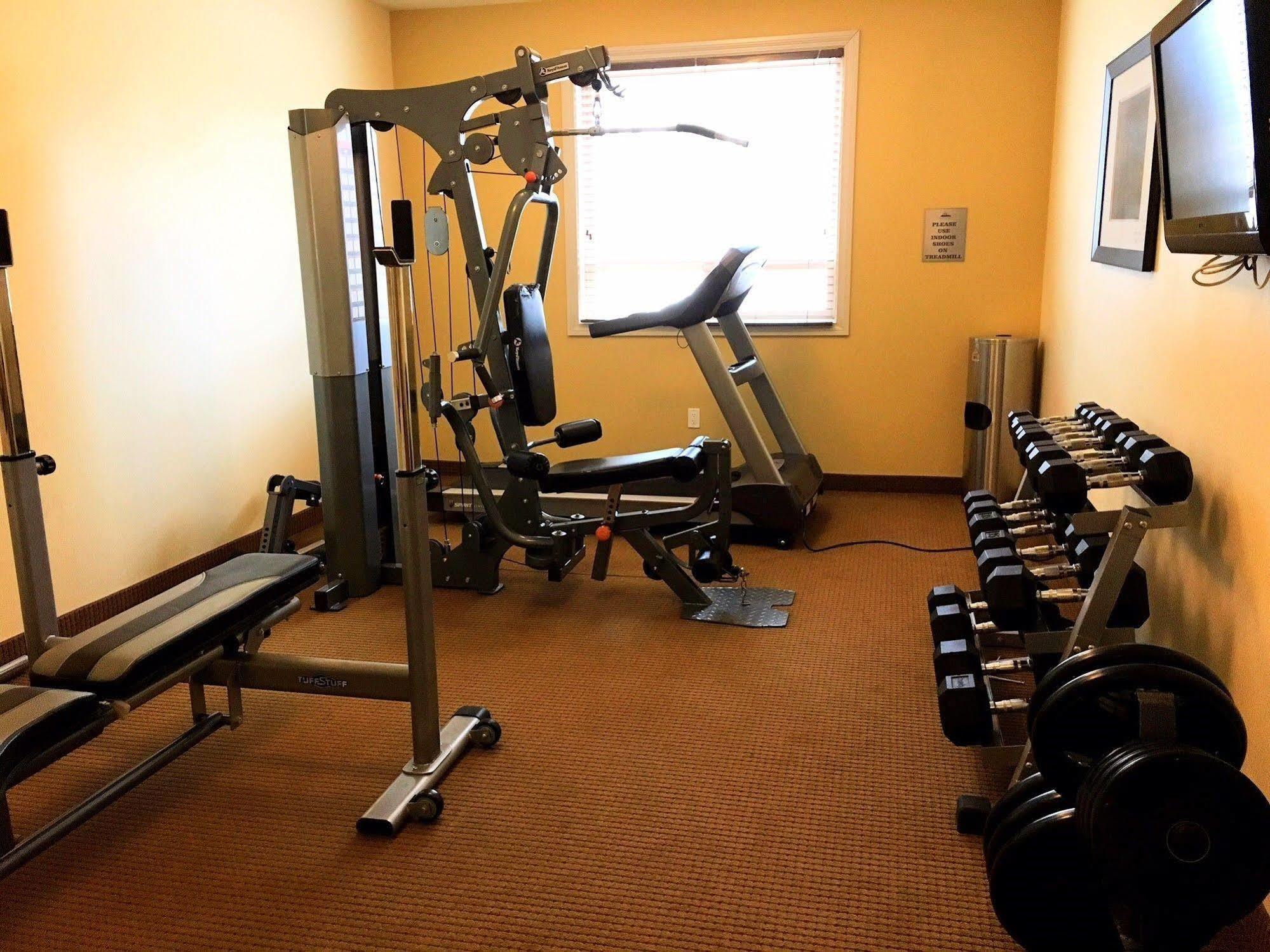 Trend Mountain Hotel & Conference Centre Tumbler Ridge Esterno foto