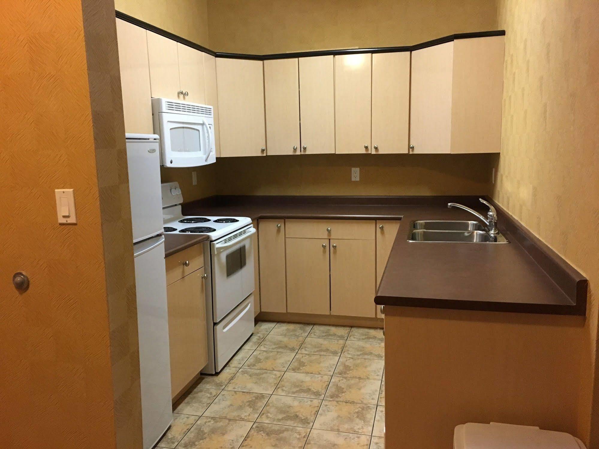Trend Mountain Hotel & Conference Centre Tumbler Ridge Esterno foto