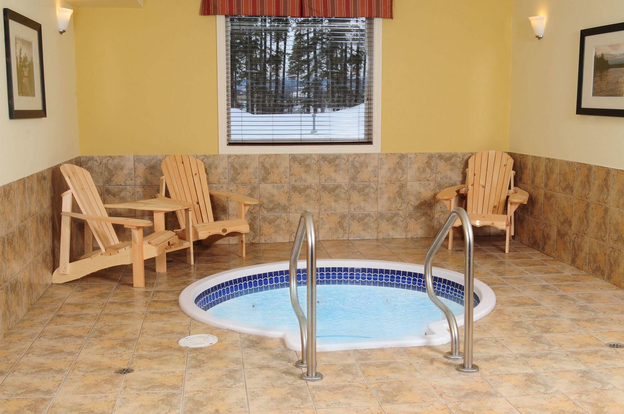 Trend Mountain Hotel & Conference Centre Tumbler Ridge Esterno foto