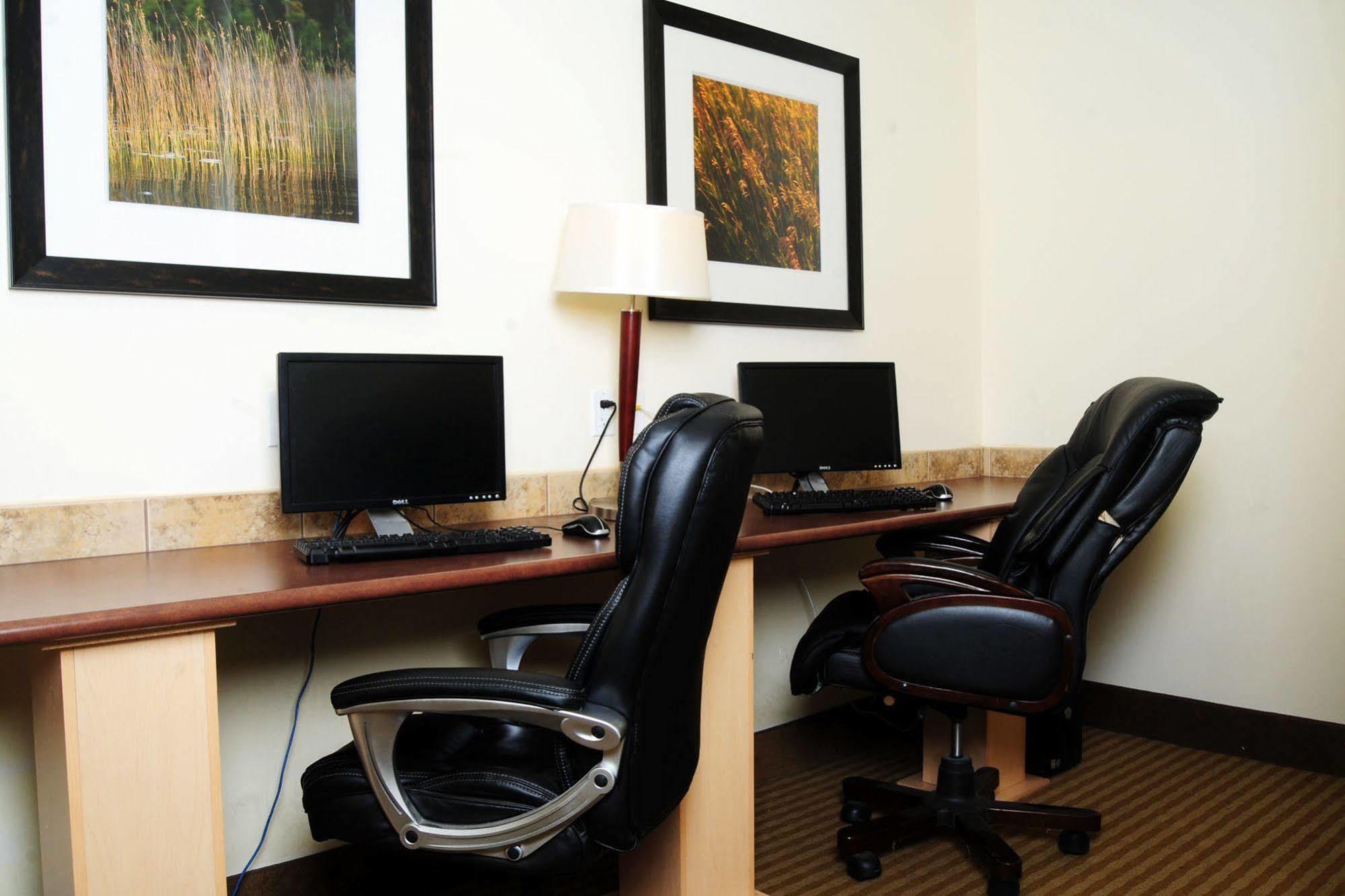 Trend Mountain Hotel & Conference Centre Tumbler Ridge Esterno foto